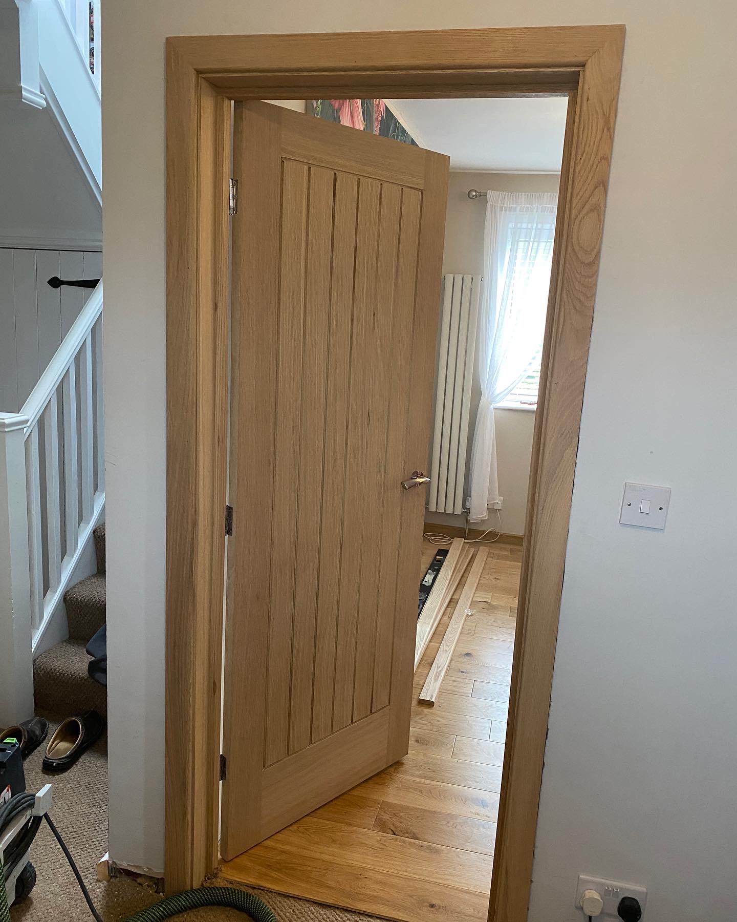 Oak cottage-style internal door in an oak lining